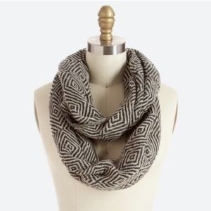 Octavia Kenzo geometric infinity scarf